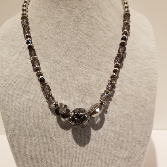 Ladies necklace - Picture 1 of 2